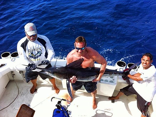 VIP Guests Dr. Steve Ulaki and Crystal Bare fished with us on 25/27 September aboard our 37′ Bertram w/Capt Franky