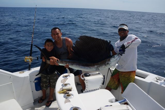 First timers to Cabo, but experienced fishermen, new VIP Guests Joe Mendoza and his Bro Lenny brought their sons, Evan age 7 and Ethan age 15 and fished with us aboard our 31′ Bertram. 