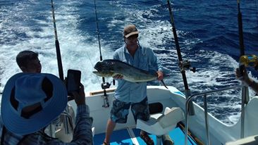 Visiting from Waco, TexasSam Sexton, Stephen and Kellie fished today with Capt JoseFishing Date August 22, 201628′ Cruiser #1