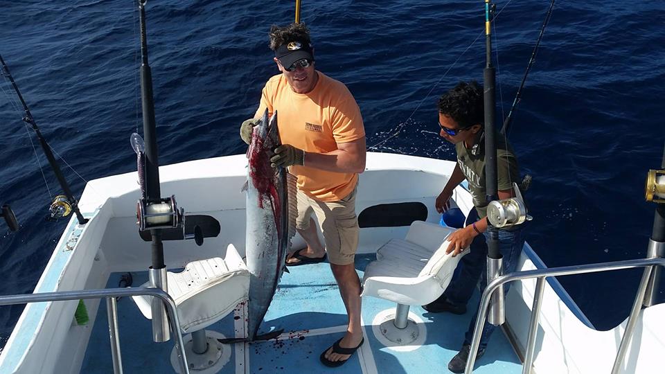 Fishing with Capt Jose on our 28′ Cruiser