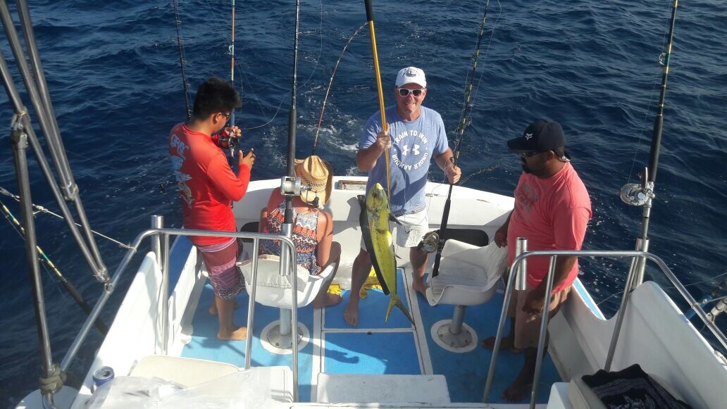 VIP Guests Dave & Karen Auzat visiting from Simi Valley, California fished Sept 5 2017 with Capt Jose 28′ Cruiser #1 (Bilingo)￼
