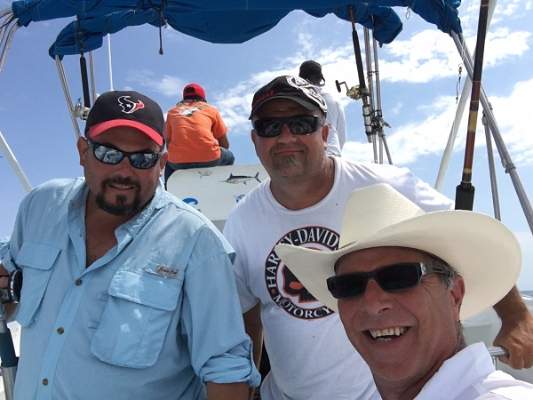 Wooping it up with VIP Guests visiting from Houston Texans and Capt Jose and first mate Omar 28′