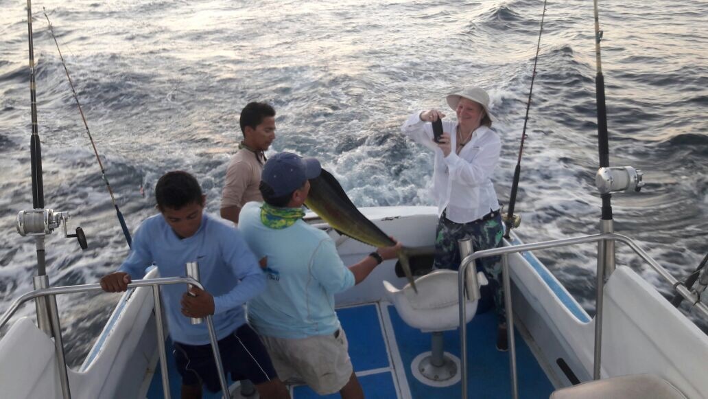 Visiting from Mission TexasVIP Guests Tino & Diana Ramos fished Oct 18/20 2017 w/Capt Jose 28′ Cruiser