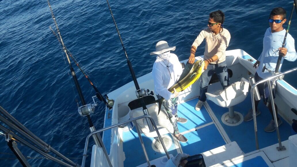 Visiting from Mission TexasVIP Guests Tino & Diana Ramos fished Oct 18/20 2017 w/Capt Jose 28′ Cruiser