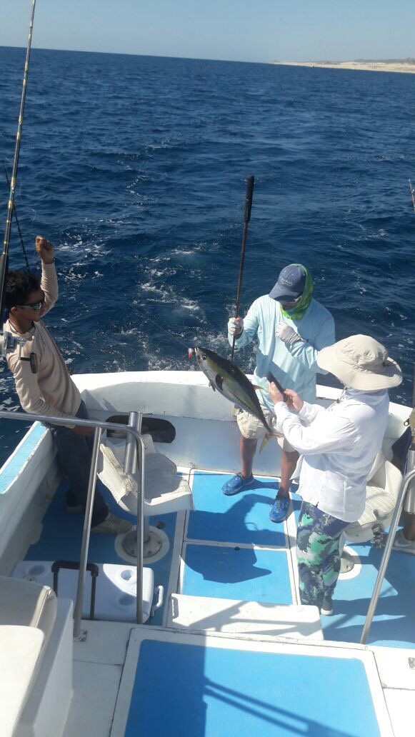 Visiting from Mission TexasVIP Guests Tino & Diana Ramos fished Oct 18/20 2017 w/Capt Jose 28′ Cruiser