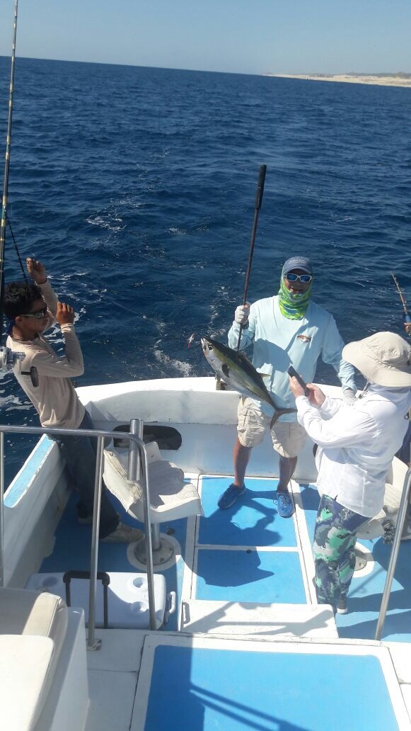 Visiting from Mission TexasVIP Guests Tino & Diana Ramos fished Oct 18/20 2017 w/Capt Jose 28′ Cruiser
