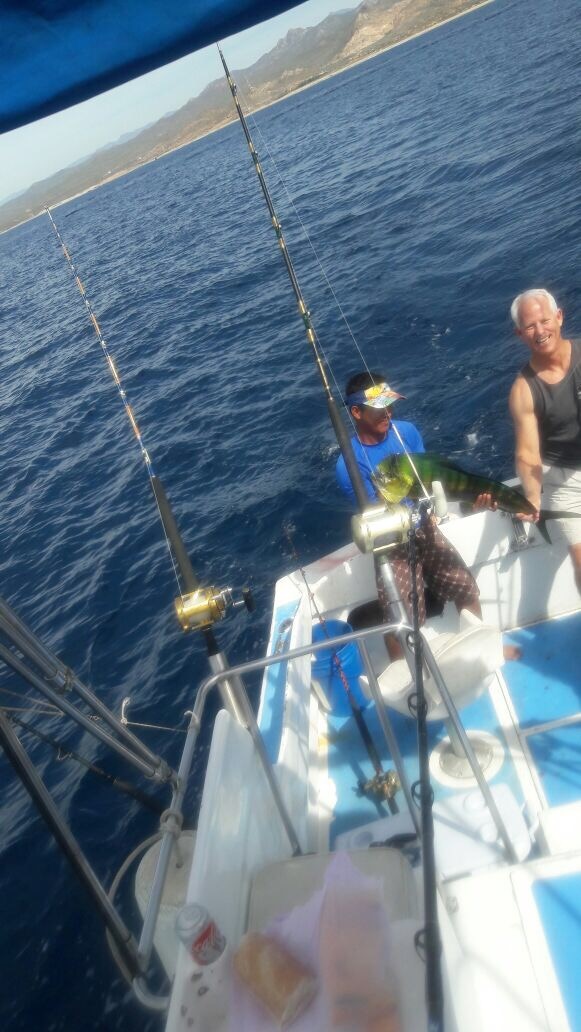 Visiting from City of Bellevue, Nebraska VIP Guests Roger & LuAnn Zimmerman enjoyed #DoradoDay with Capt Jose today 28′ Cruiser #1