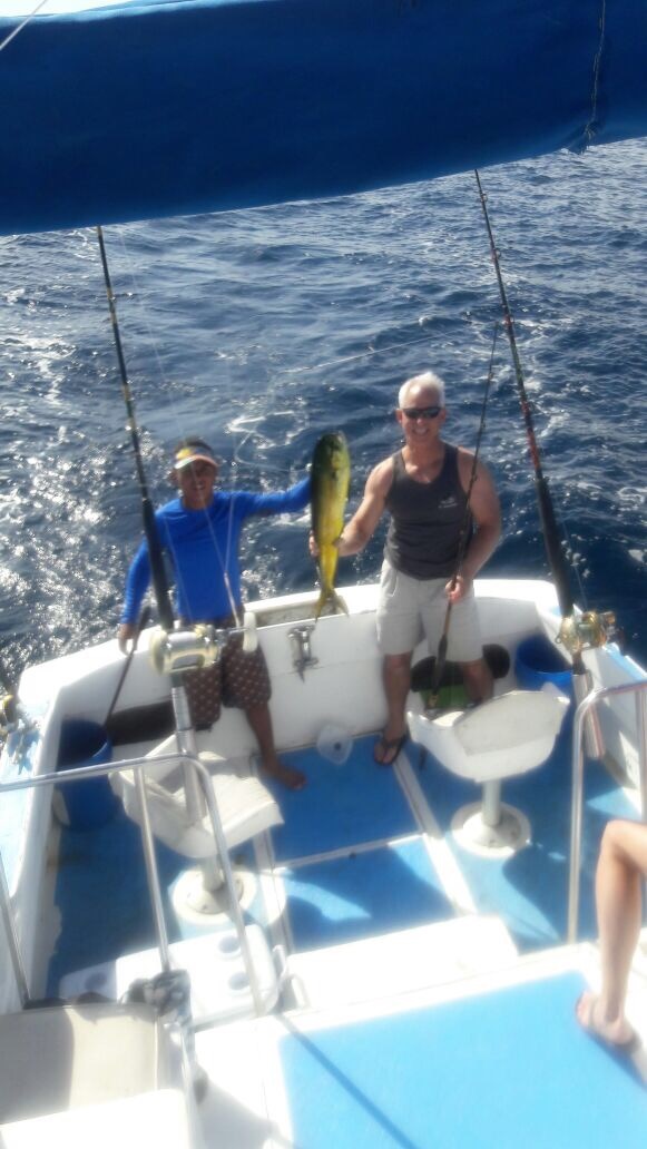 Visiting from City of Bellevue, Nebraska VIP Guests Roger & LuAnn Zimmerman enjoyed #DoradoDay with Capt Jose today 28′ Cruiser #1