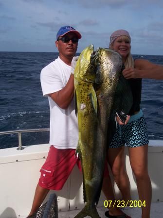 Received this terrific photo from John French of his wife Linda and her realy big dorado! Caught when fishing with us in 2004… John will be back to fish aboard CABO MAGIC March 22, 2006.