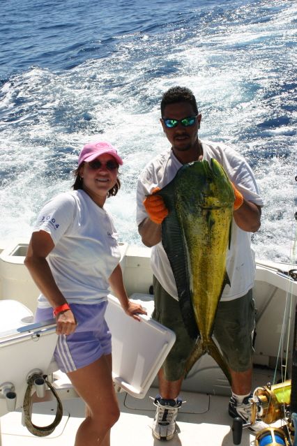 VIP Guests Carrie Streahle fishing aboard CABO MAGIC Dos brings in this real nice bull dorado. Nice catch Carrie!