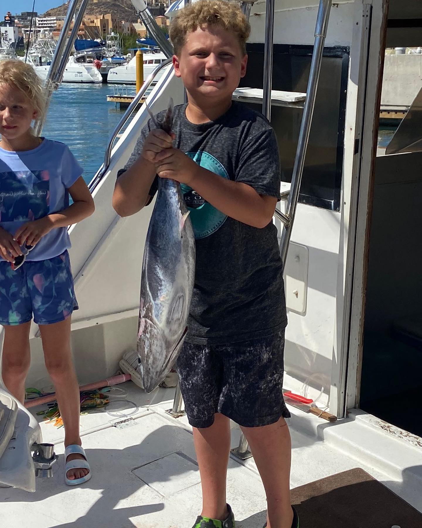 This BLUEFIN TUNA was caught today August 3, 2022 – aboard the Cabo Magic 28′ Cruiser with Capt Alberto and mate LuisVIP Guests visiting from Visalia California including Kenneth Sheely and his son Jackson (shown) and daughter Charlotte with Stu Tackett and daughter Aubrey.